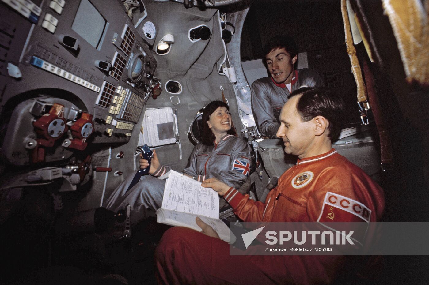 Cosmonauts Artsebarsky, Krikalyov, Sharman
