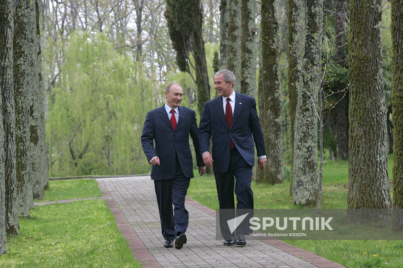 George Bush and Vladimir Putin
