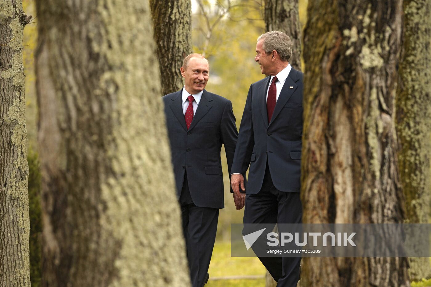 George Bush and Vladimir Putin