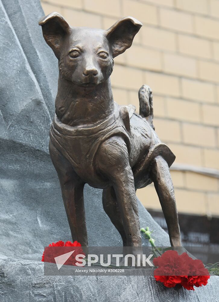 Unveiling monument to Laika dog in Moscow.