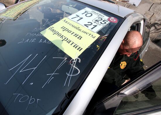Motorists versus red tape