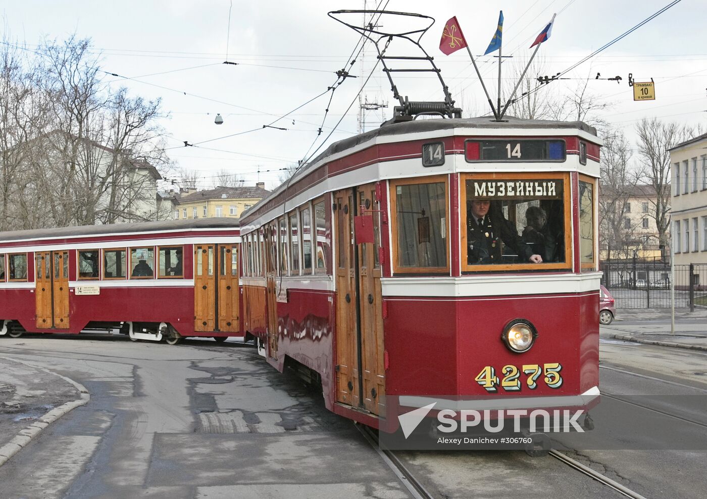 WWII streetcars along memorial route
