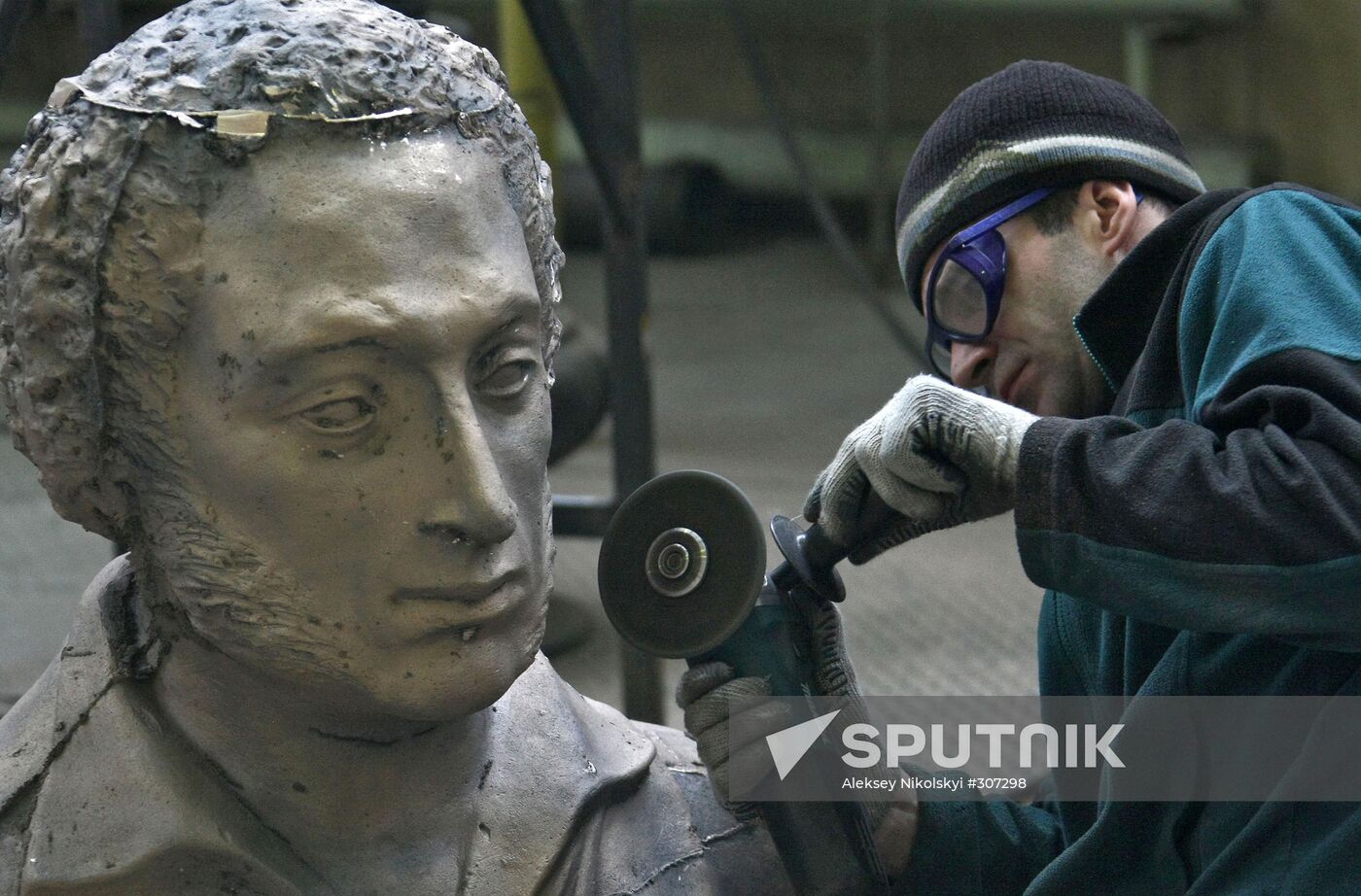 Alexander Pushkin bust cast at the LitArt factory