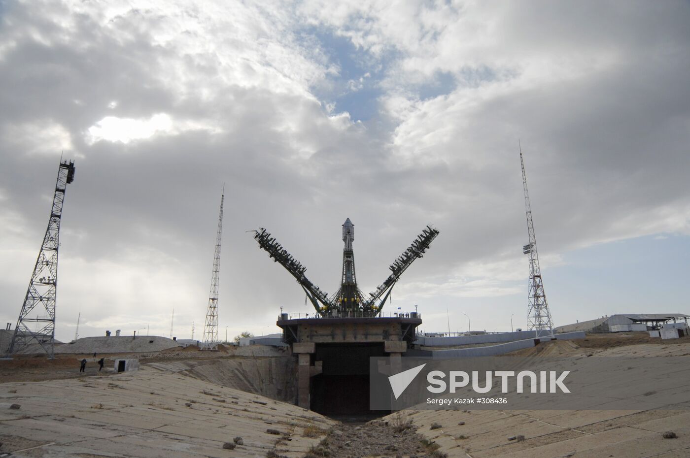 Preparing to launch Soyuz-GF launch vehicle carrying GIOVE-B satellite