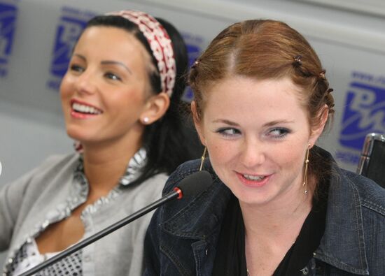 t..A.T.u. group: Yulya Volkova and Lena Katina