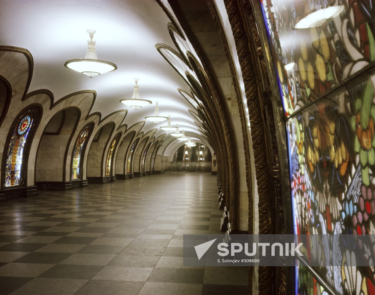 Metro station Novoslobodskaya