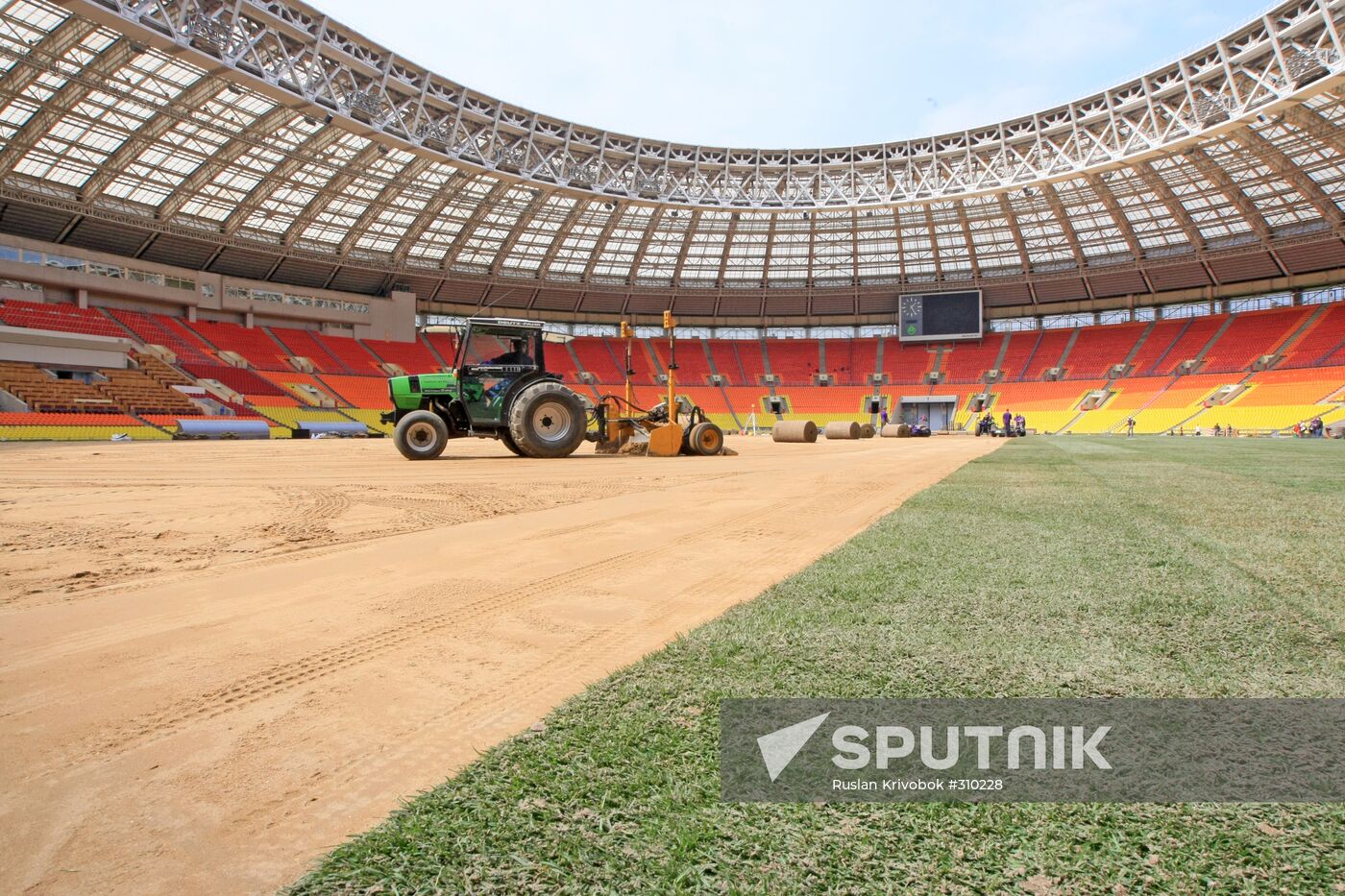 Establishing a lawn at the Luzhniki Stadium