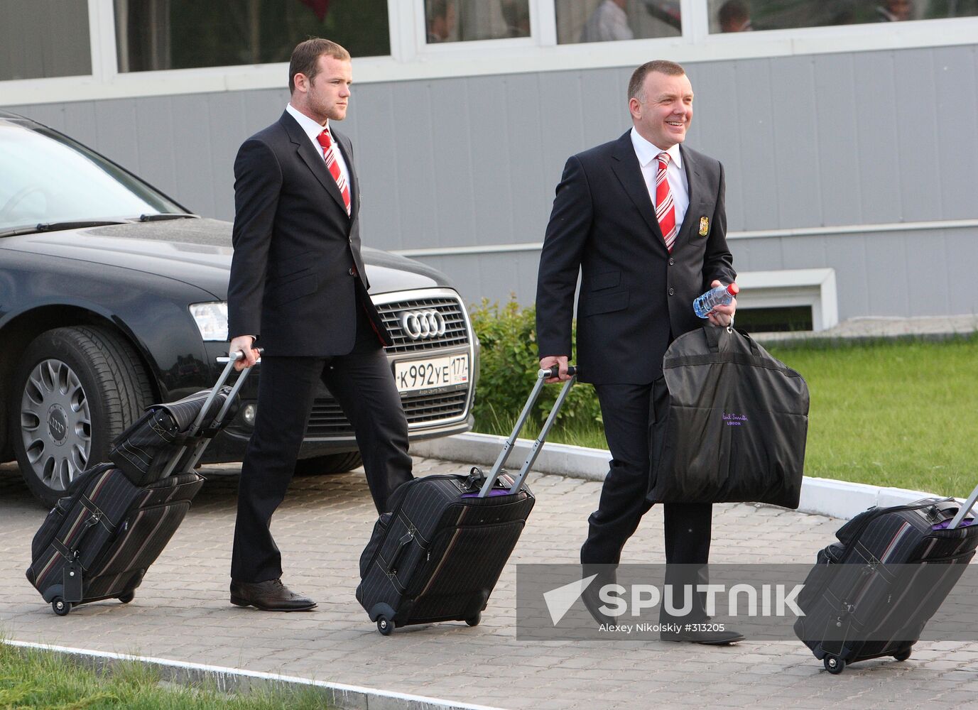 Manchester United arrives in Moscow