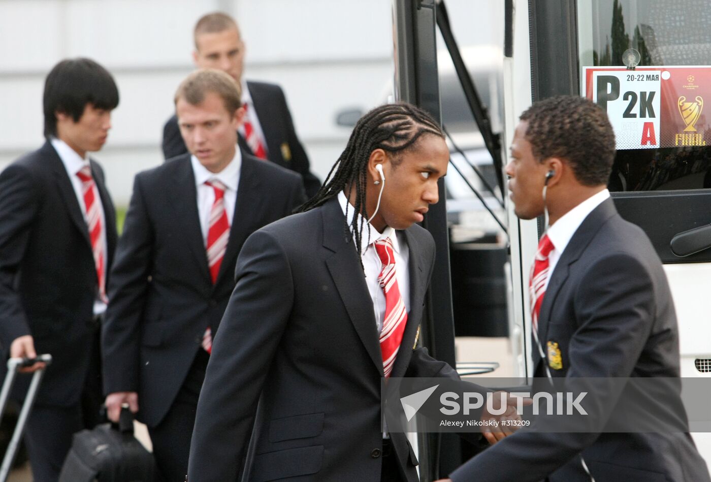 Manchester United arrives in Moscow