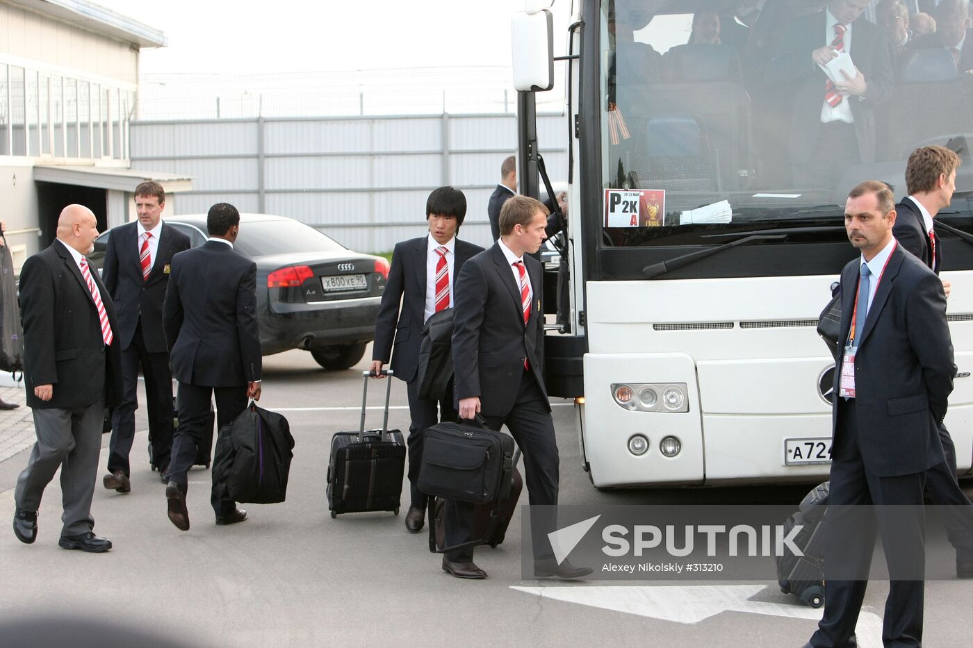 Manchester United arrives in Moscow