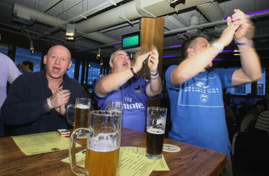 Soccer fans in a Moscow bar