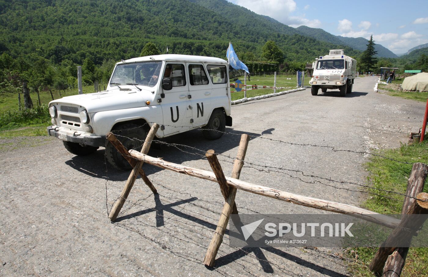 UN military observers and Russian peacekeeping troops in Abkhazia