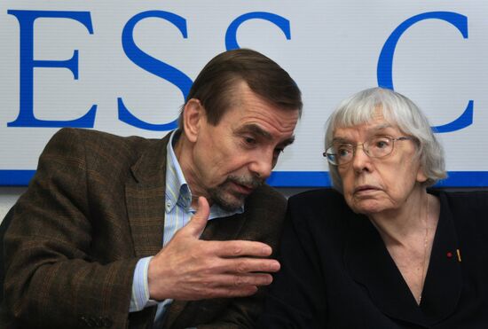 Lev Ponomaryov and Lyudmila Alexeyeva