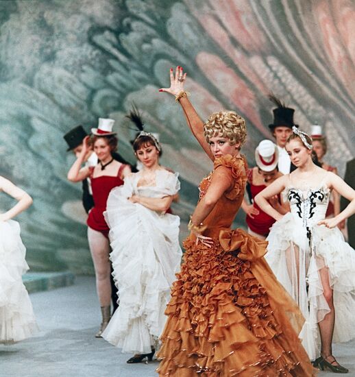 "The Violet of Montmartre" at the Moscow Operetta Theater