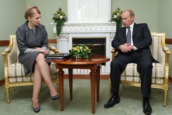 Prime Minister Vladimir Putin and Ukraine's Prime Minister Yulia Tymoshenko