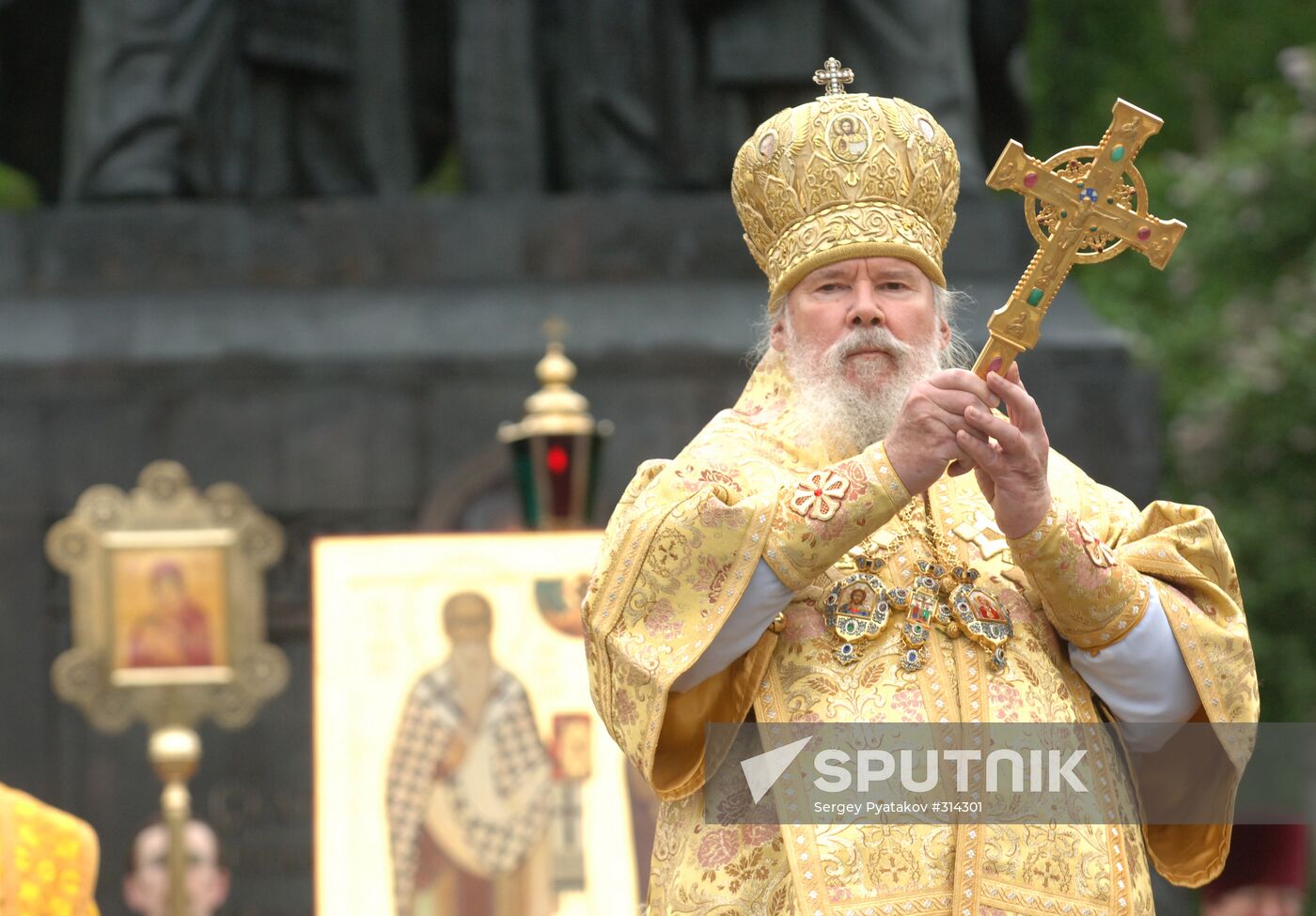 Religious procession in Moscow downtown