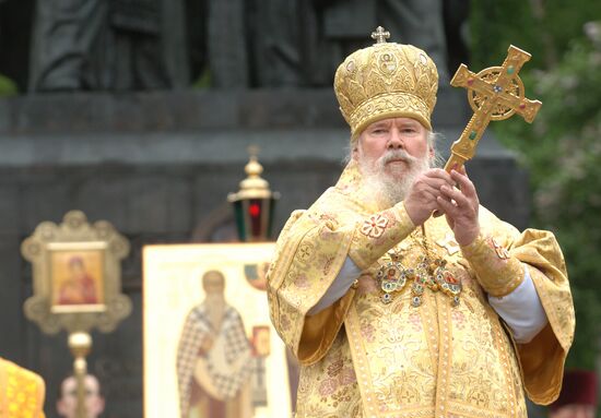 Religious procession in Moscow downtown