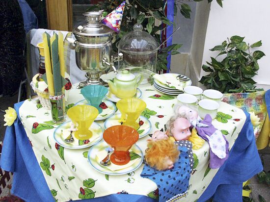 The Fifth International Exhibition "Feast-2002"