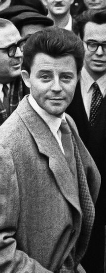 Gerard Philipe arrives in Moscow