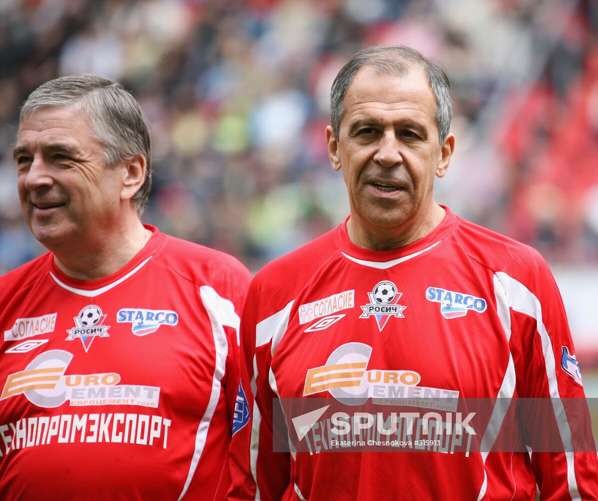 Politicians vs. actors in a football match