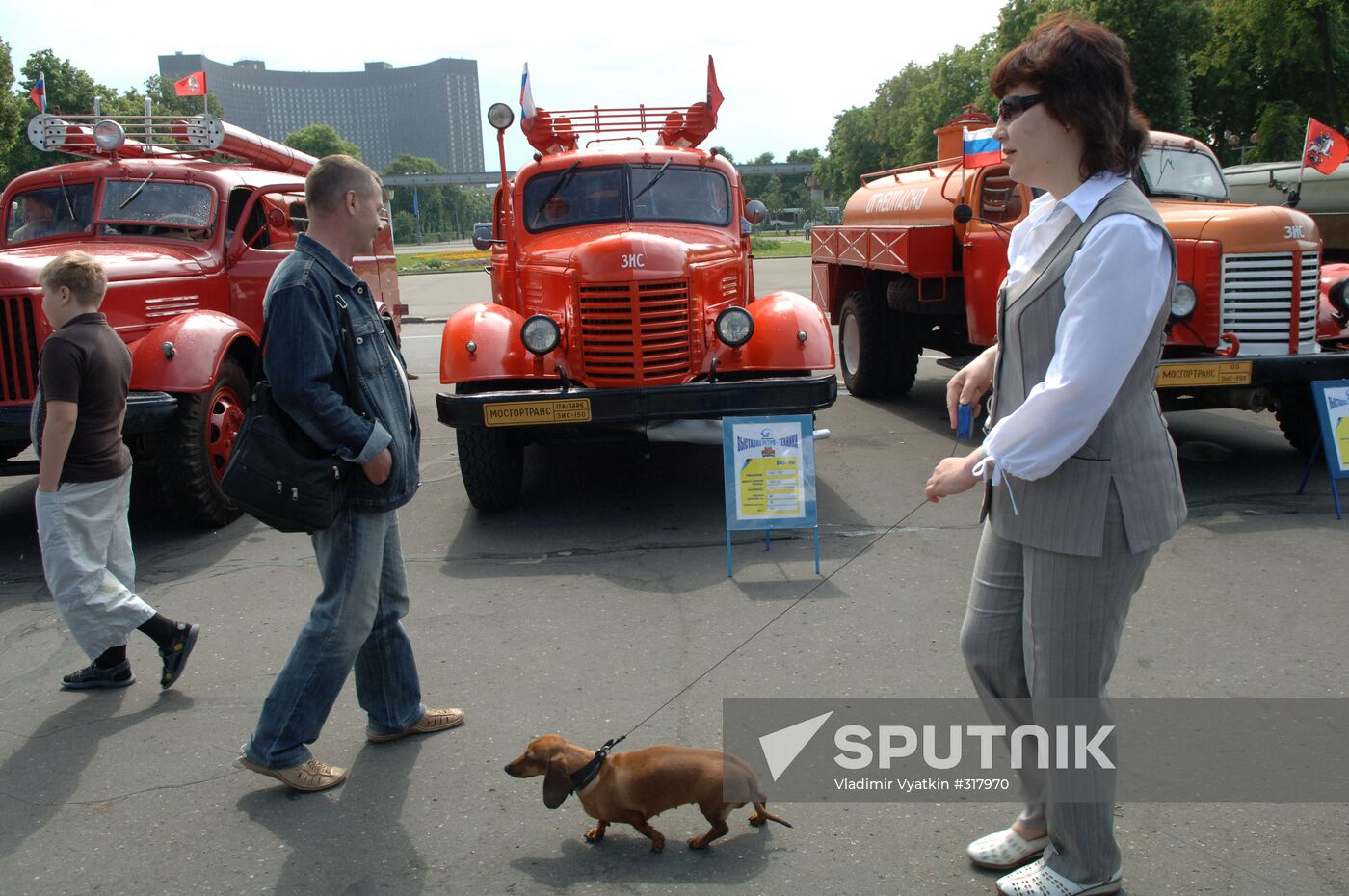 Retro vehicles show