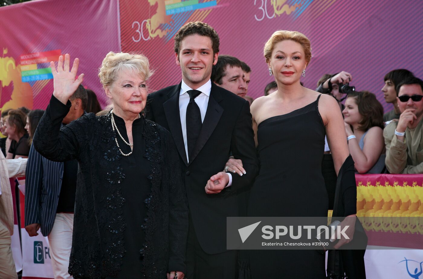 Irina Skobtseva, Konstantin Kryukov and Alyona Bondarchuk