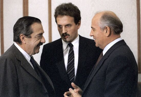 Mikhail Gorbachev and Raul Alfonsin