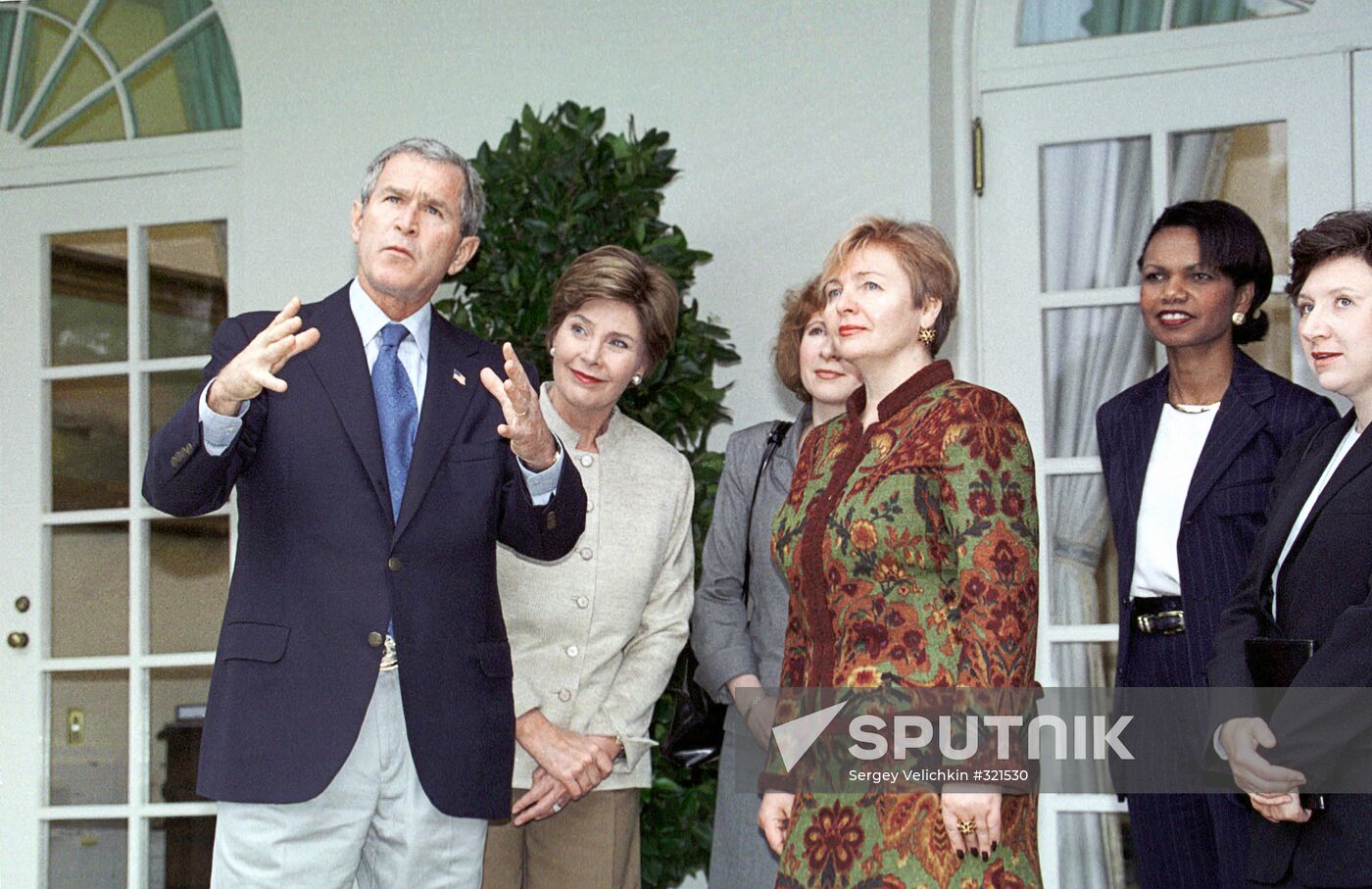 Lyudmila Putina, Laura Bush, George W. Bush and Condoleezza Rice