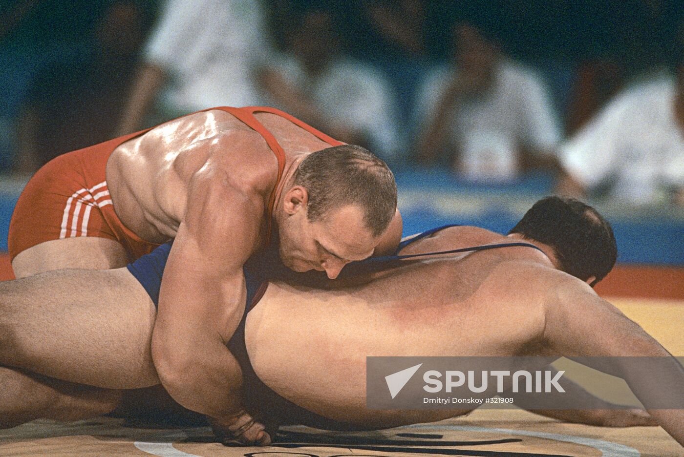 Alexander Karelin wrestling