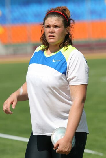 Darya Pishchalnikova (discus throwing)
