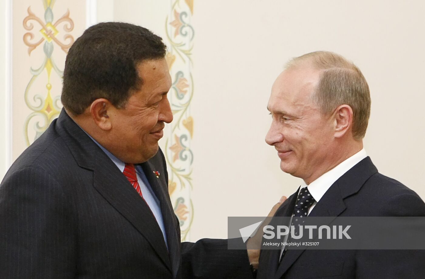 Vladimir Putin, Hugo Chavez