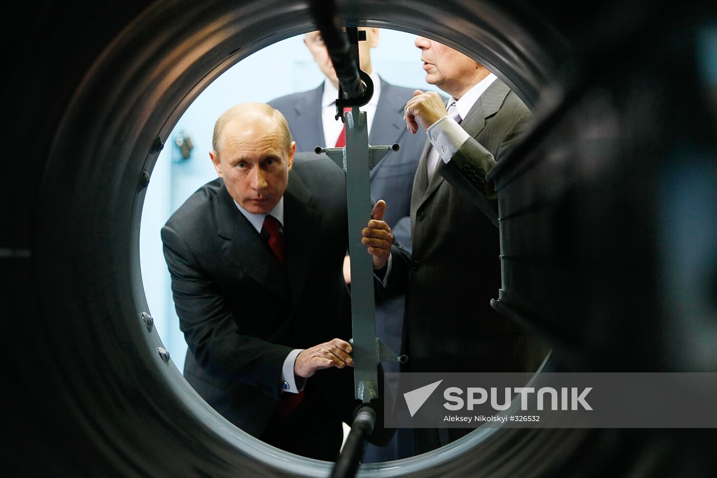 Vladimir Putin visits Almaz-Antei Air Defense Concern
