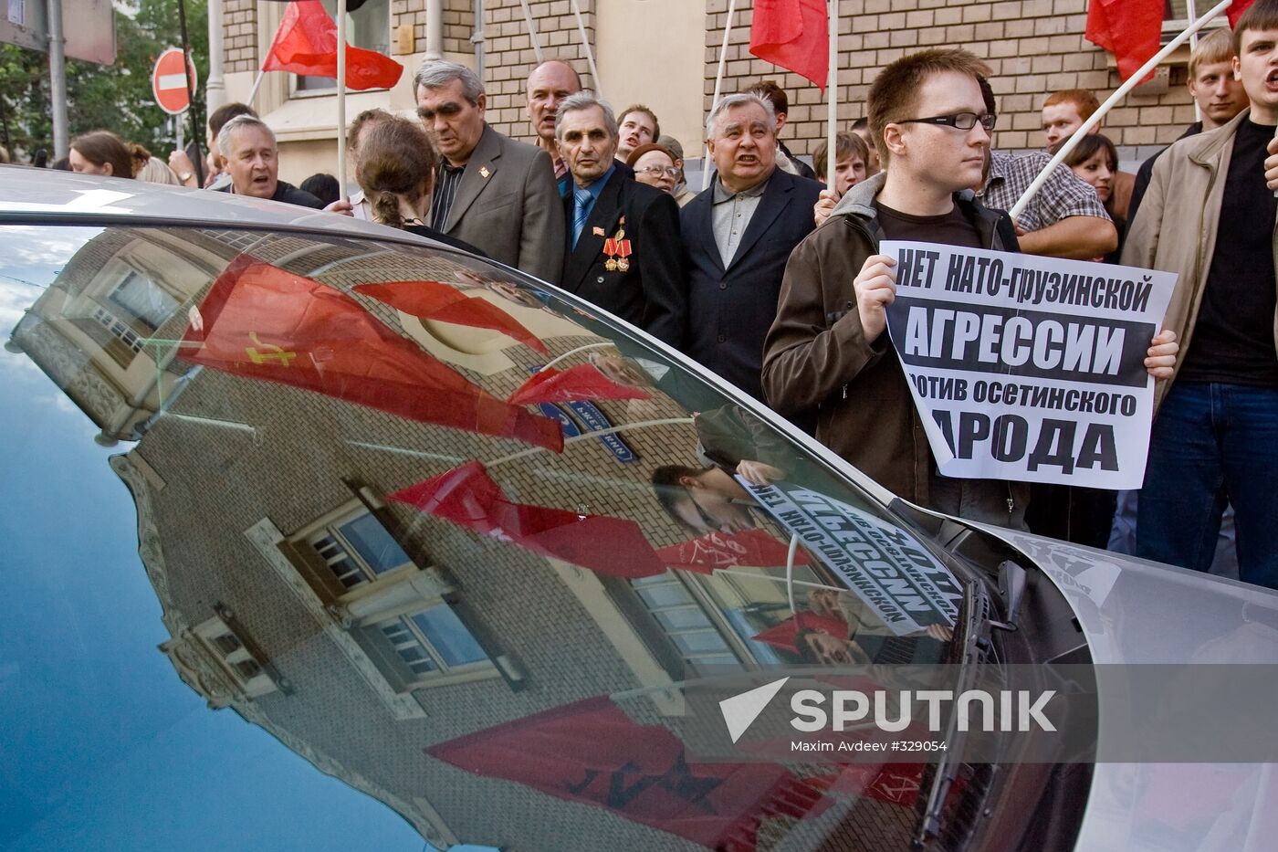 Rally outside Georgian Embassy in Moscow