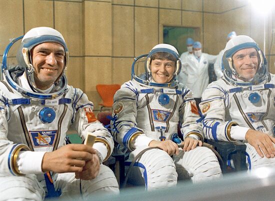 Cosmonauts Leonid Popov, Svetlana Savitskaya, Alexander Serebrov