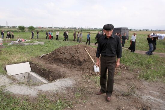 Burial of a volunteer killled in action in South Ossetia
