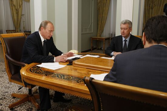 Vladimir Putin holding meeting