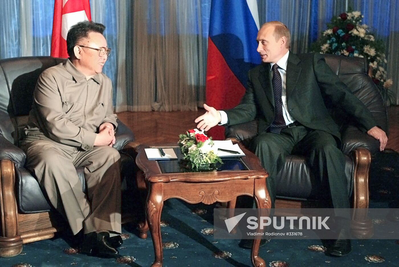 Vladimir Putin and Kim Jong Il