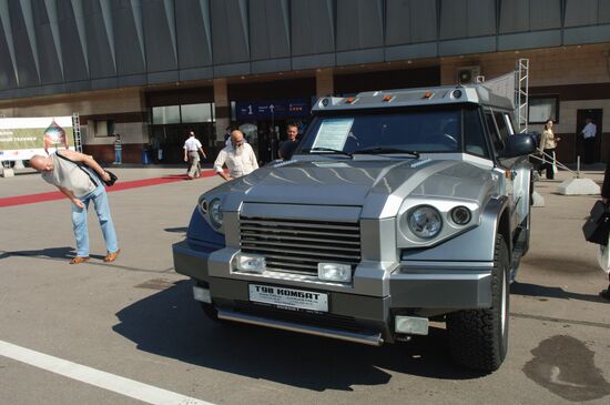 3rd International Exhibition of Weapons