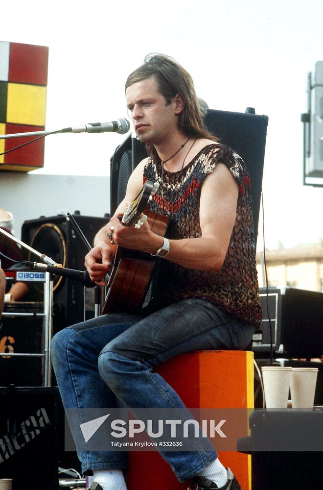 Boris Grebenshchikov performing