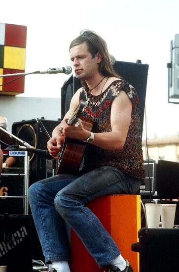 Boris Grebenshchikov performing