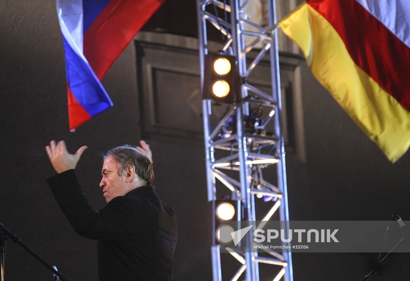 Valery Gergiev leads a requiem concert in Tskhinvali