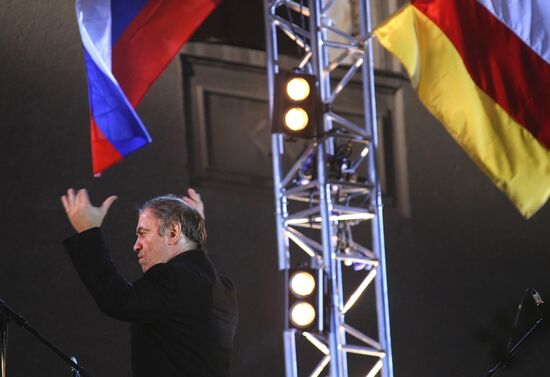 Valery Gergiev leads a requiem concert in Tskhinvali