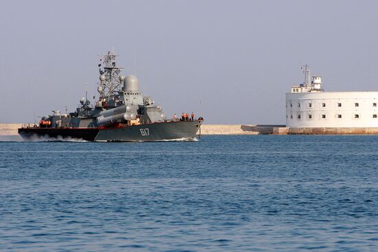 Russian Black Sea Fleet ships returning to their base