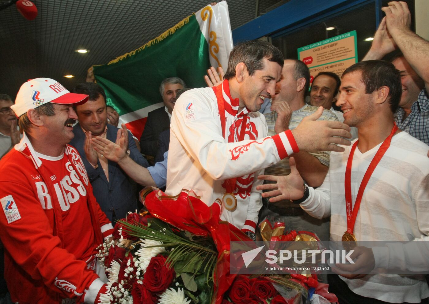 Russian Olympic prize winners back in Moscow