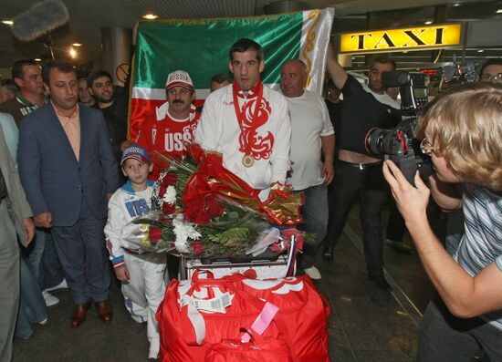 Russian Olympic prize winners arriving back in Moscow