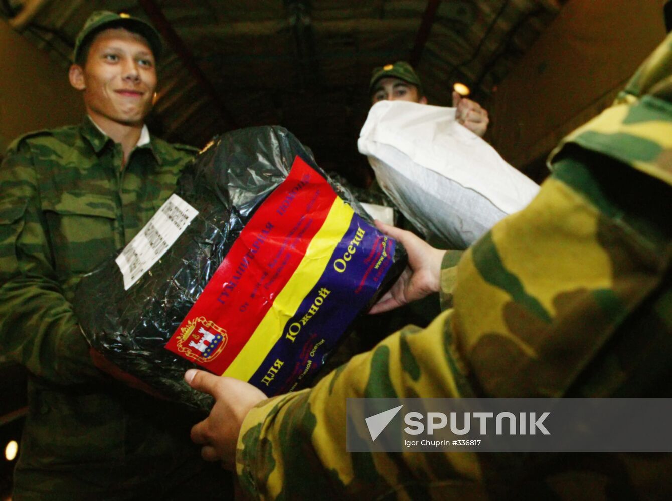 Delivering humanitarian aid to South Ossetia
