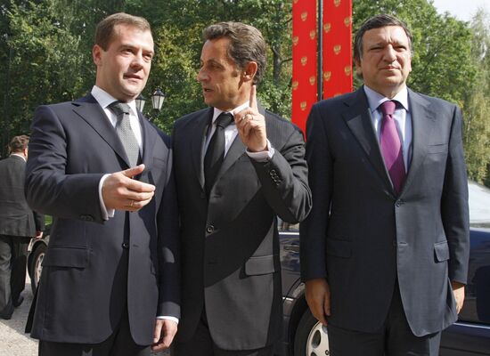 Dmitry Medvedev and Nicolas Sarkozy