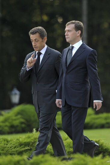 Dmitry Medvedev meets Nicolas Sarkozy
