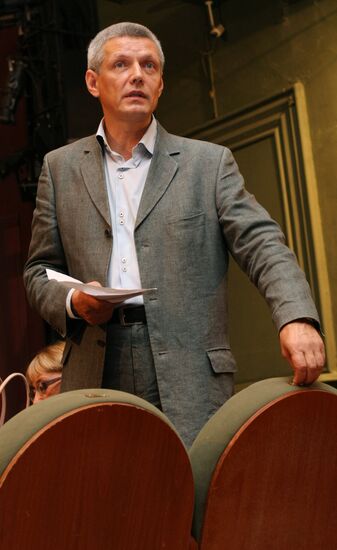The Stanislavsky Theater company convene
