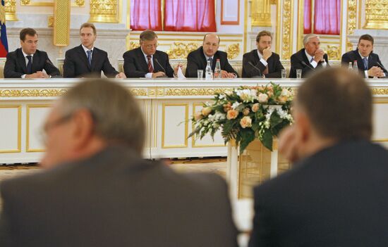 Dmitry Medvedev meets with Russian businessmen